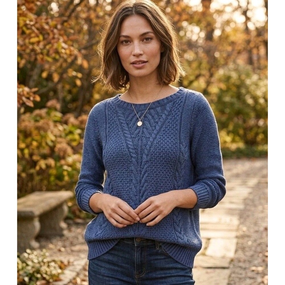 Banana Republic Medium Blue Cable Knit Sweater Women Roundneck Textured Classic